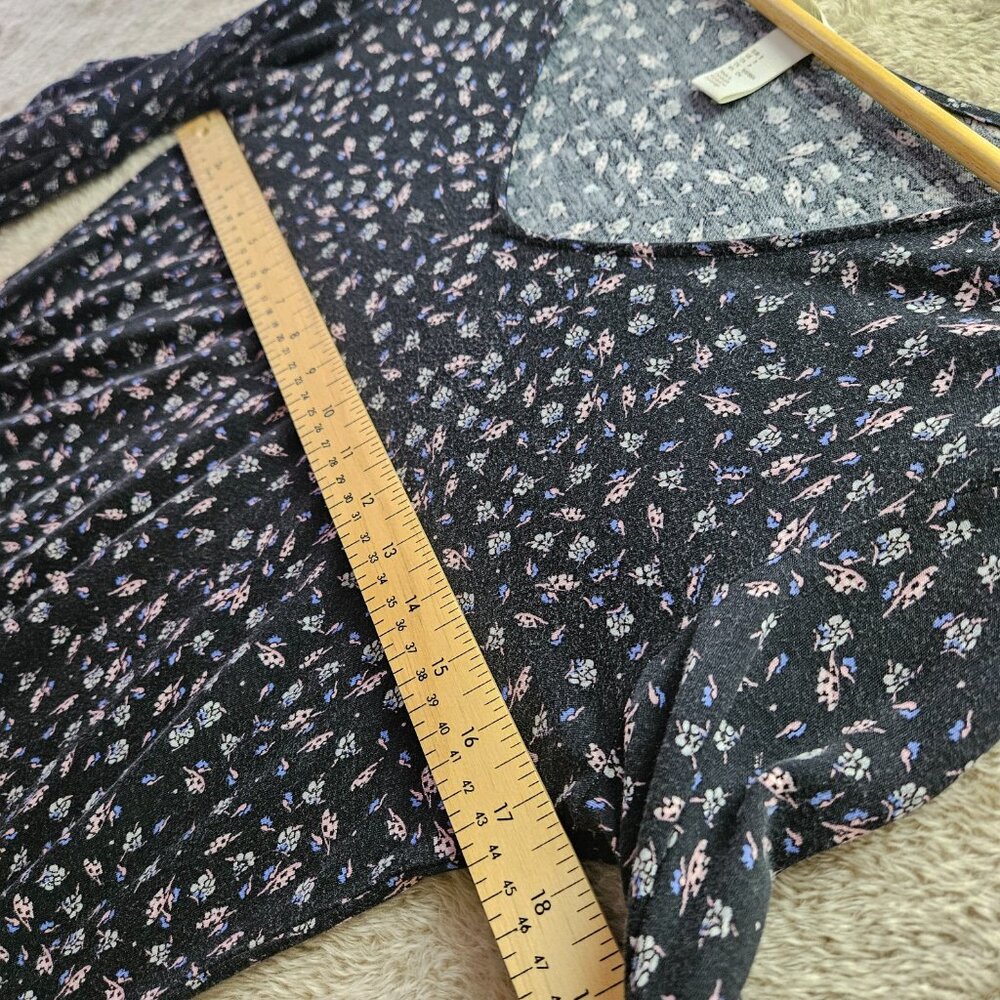 H&M Blouse Floral Print Top V-neck Stretch Bell Sleeves Boho Modern Style Size S - Picture 6 of 6